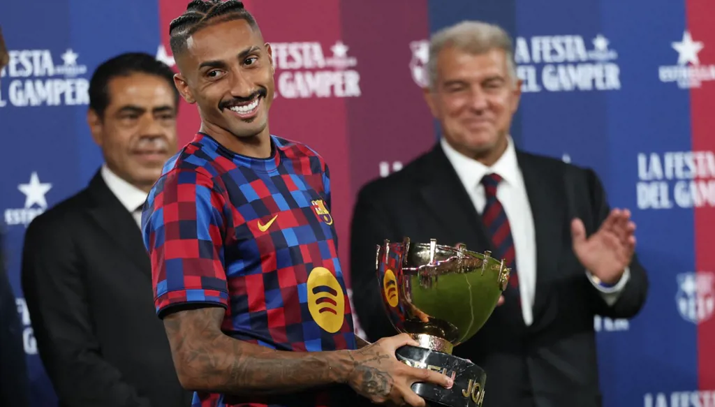 لاعبو برشلونة. (أ ف ب) 