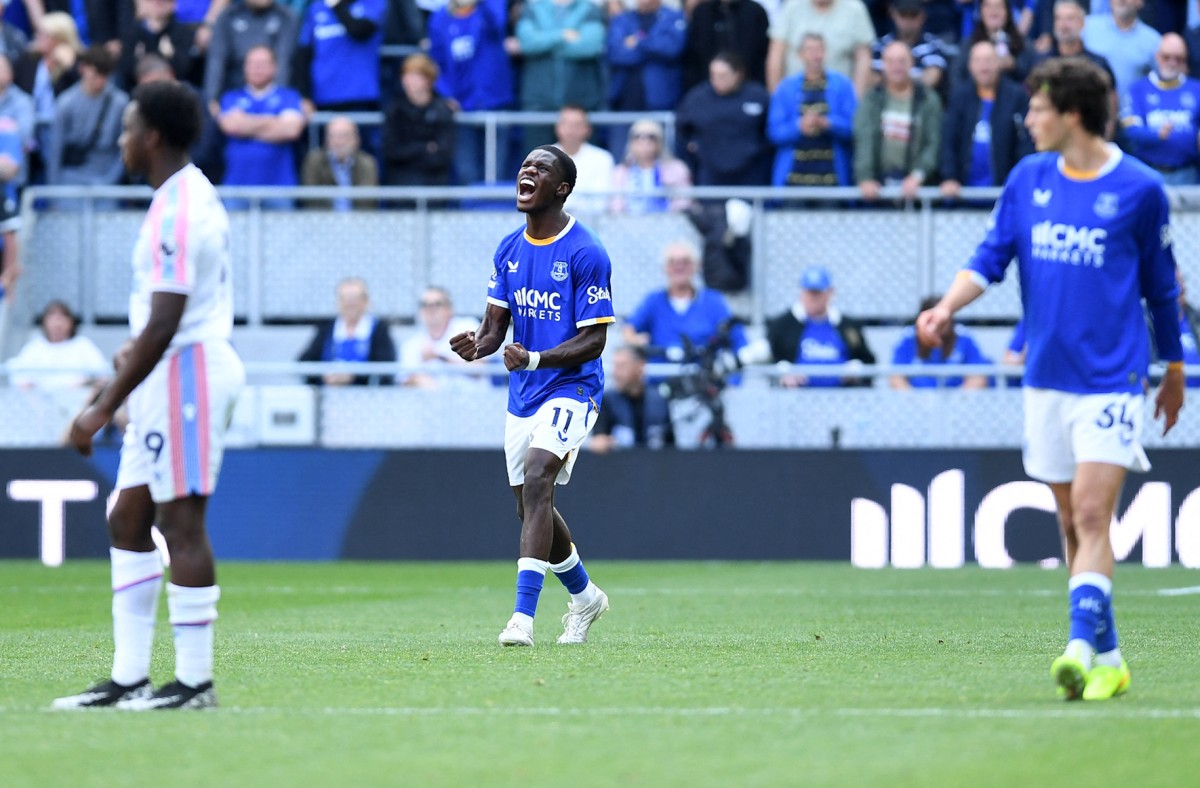 إيفرتون يفوز على كريستال بالاس. (أ ف ب)