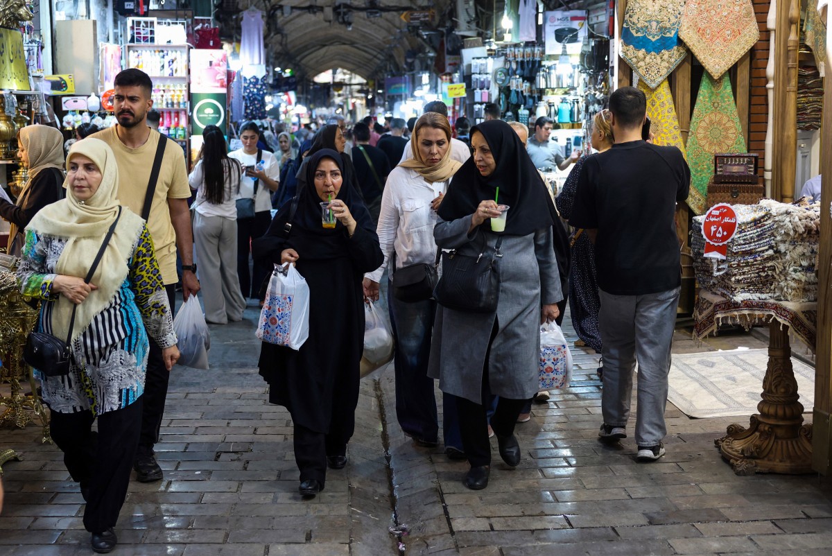 الحياة الاقتصادية في طهران (أ ف ب).