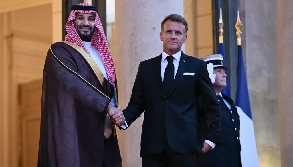 ما وراء "دراغون بول": السعودية وفرنسا وتشكيل ثقافة عابرة للحدود