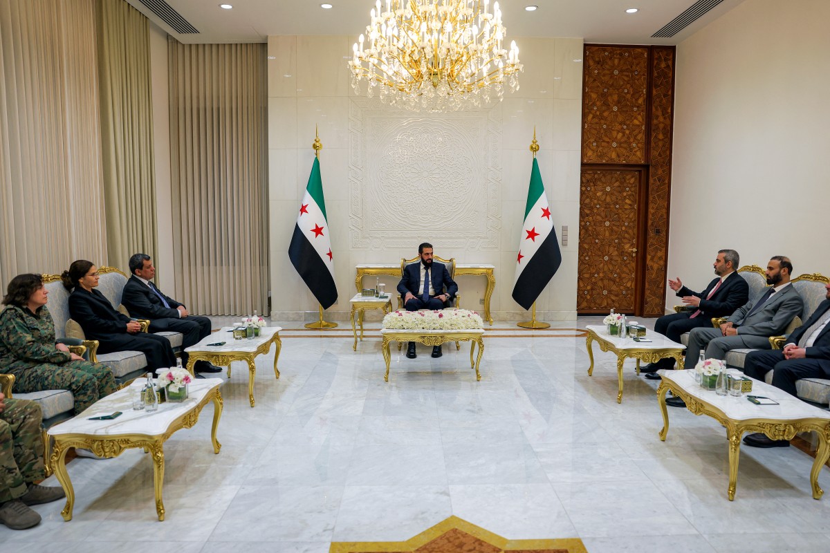 اجتماع الشرع وعبدي. (أ ف ب)