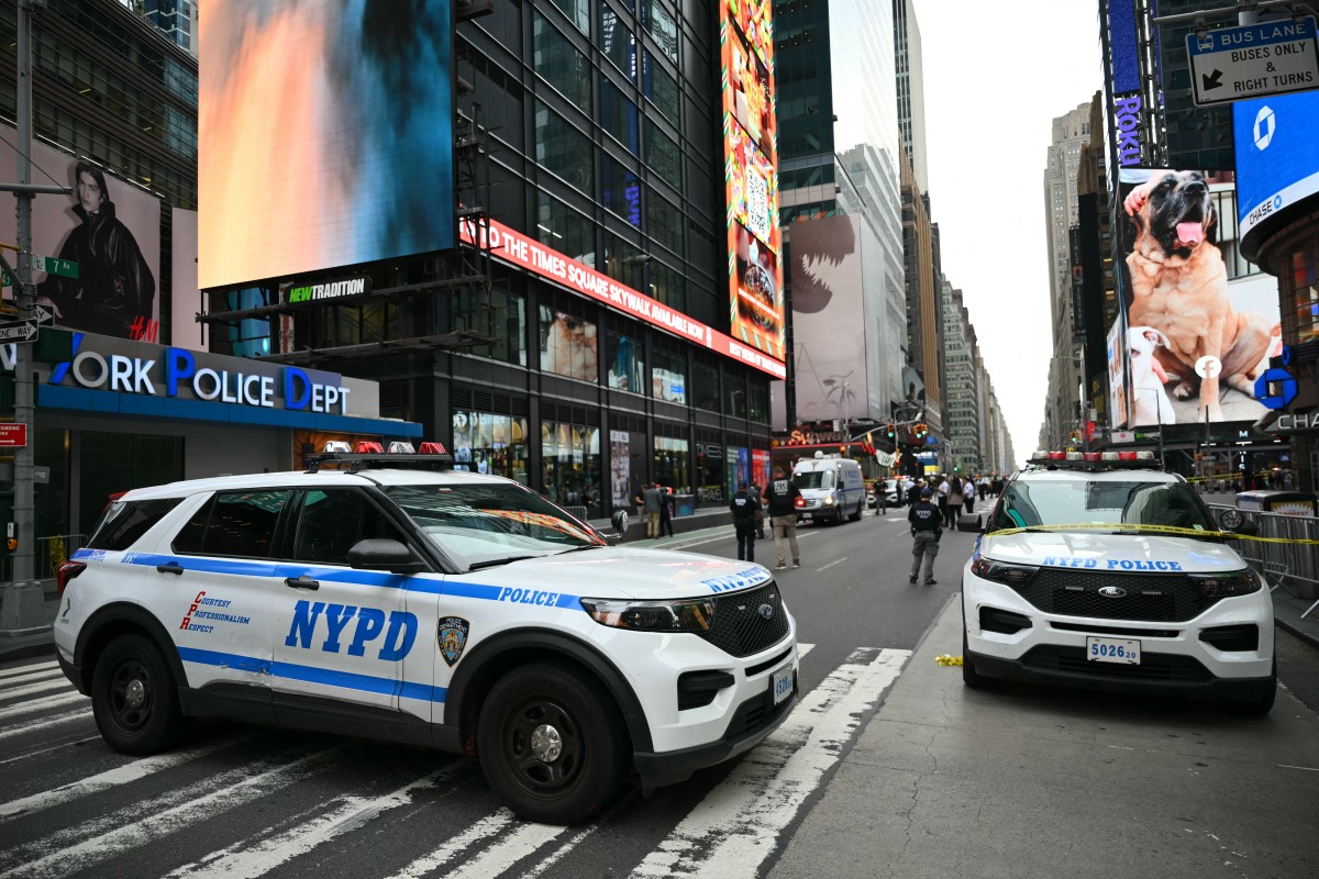 موقع حادث إطلاق النار بالقرب من تايمز سكوير في نيويورك. (أ ف ب)