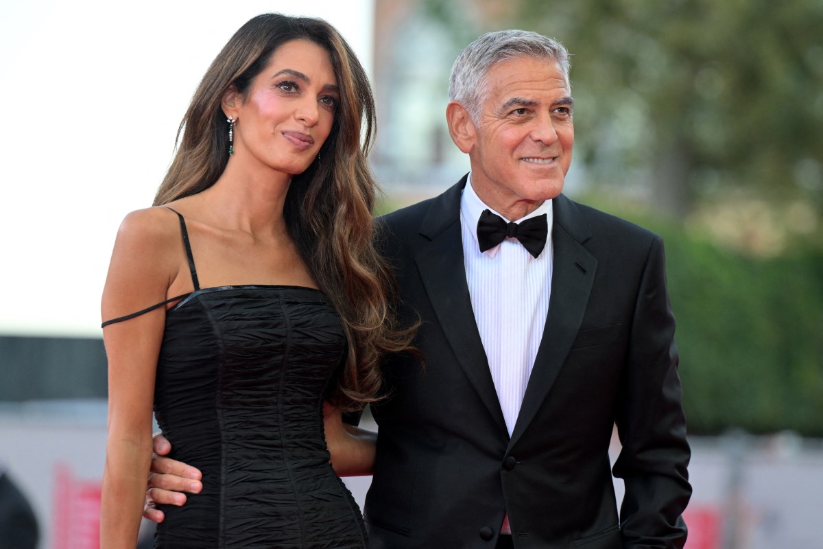 جورج كلوني وأمل علم الدين في افتتاح مهرجان البندقية السينمائي. (أ ف ب)