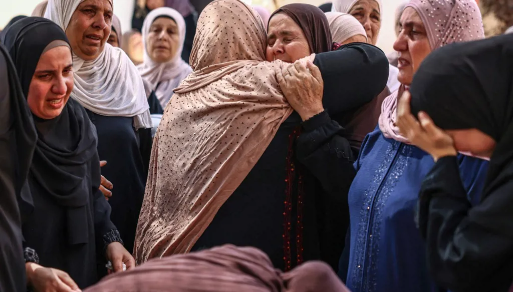 جنازة في قرية المغير، شرق رام الله في الضفة الغربية (أ ف ب)   