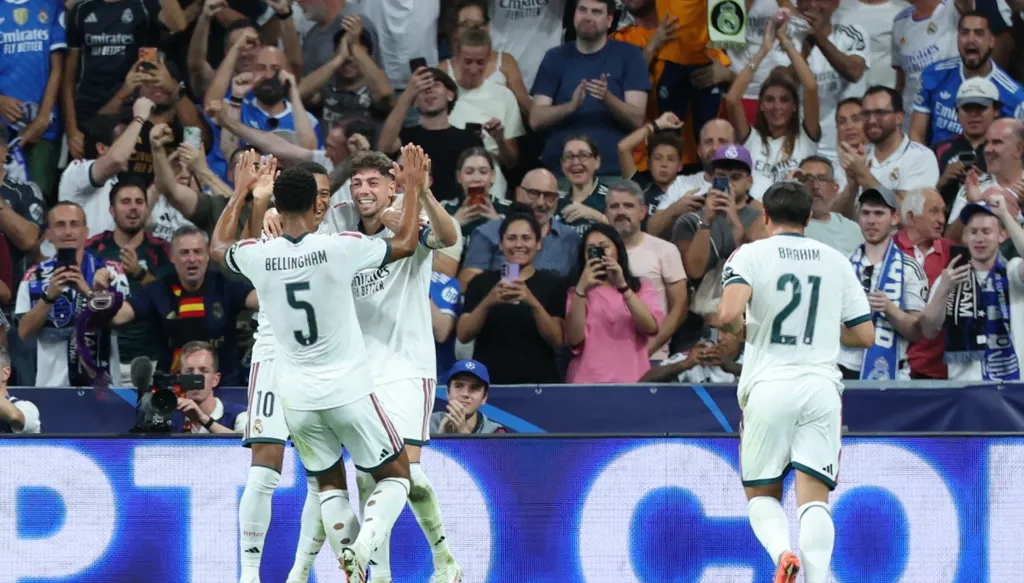 لاعبو ريال مدريد وفرحة الهدف الثاني. (أ ف ب)