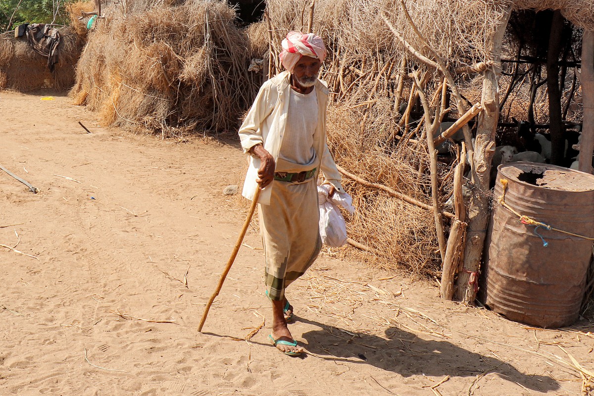 أحد النازحين في اليمن (أ ف ب)