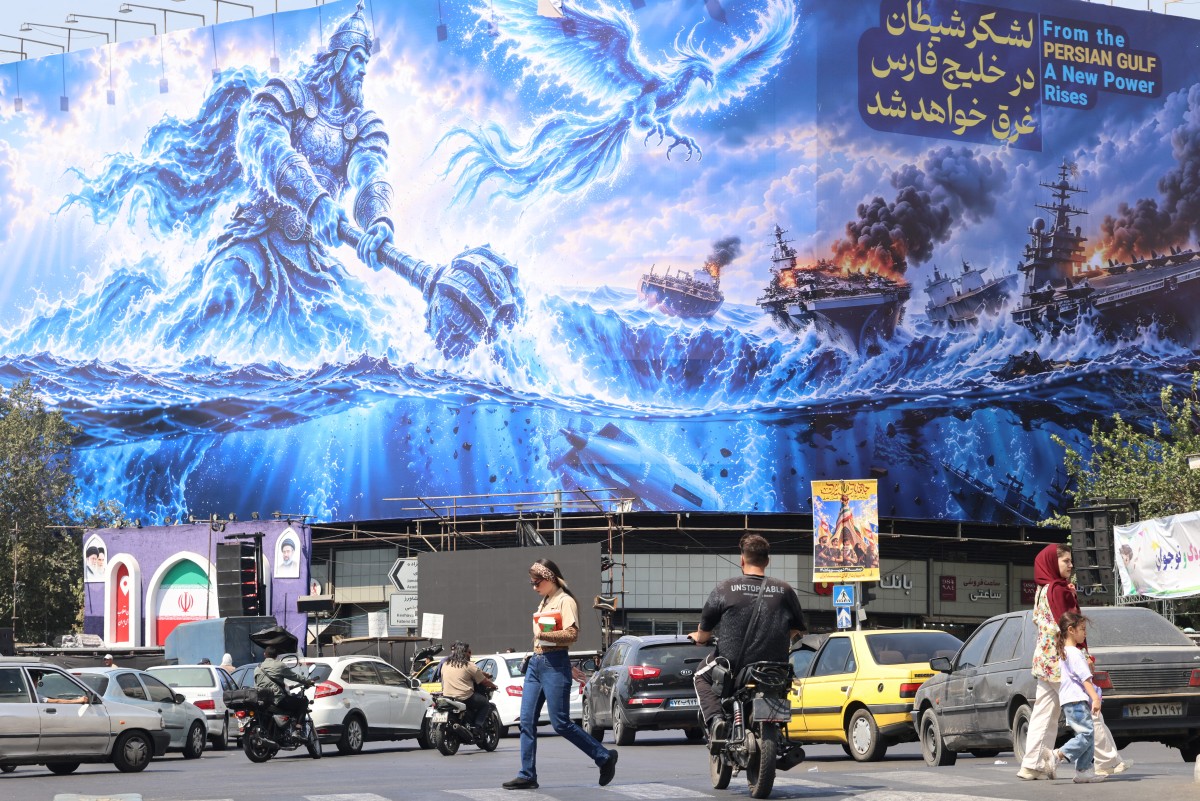 جدارية في طهران. (أ ف ب)