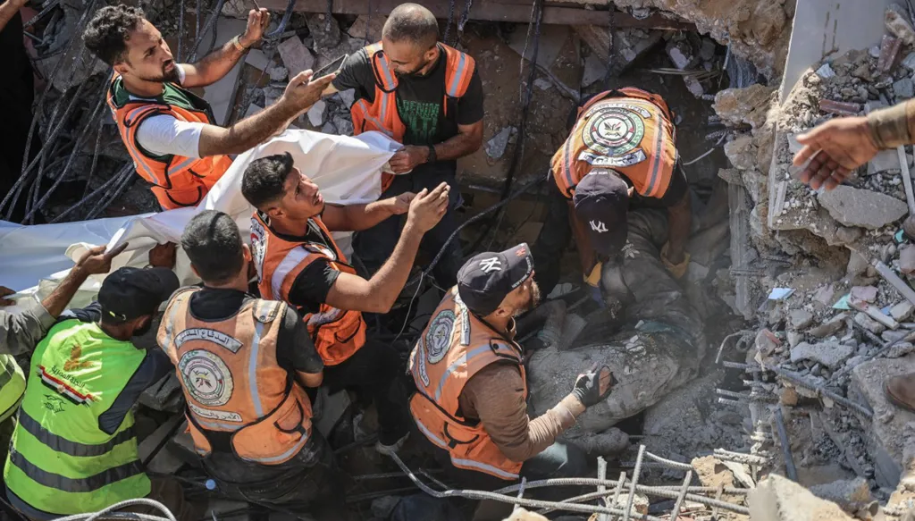 مباني غزة تنهار على سكانها وتحصد الأرواح... خطر جديد مع تعثر إعادة الإعمار