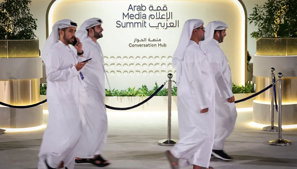 "قمة الإعلام العربي" اختتمت أعمالها اليوم... أبرز المتحدّثين والمكرّمين والمواقف (فيديو)
