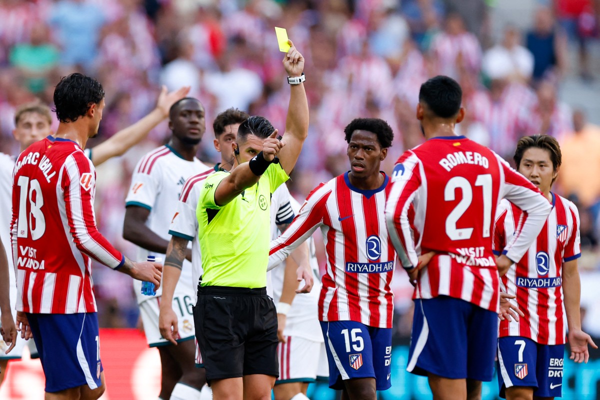 من لقاء القمة بين أتلتيكو مدريد وريال مدريد. (أ ف ب)