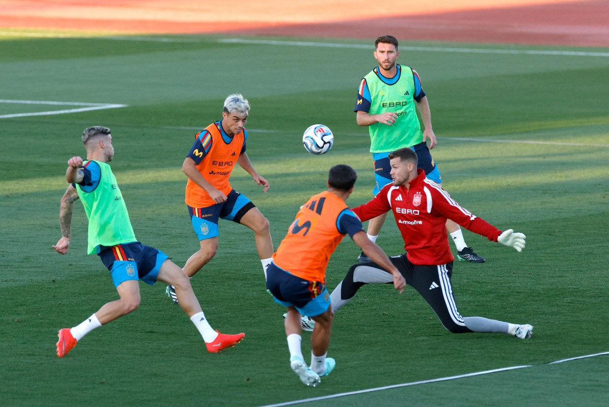 من تمارين منتخب إسبانيا. (أ ف ب)
