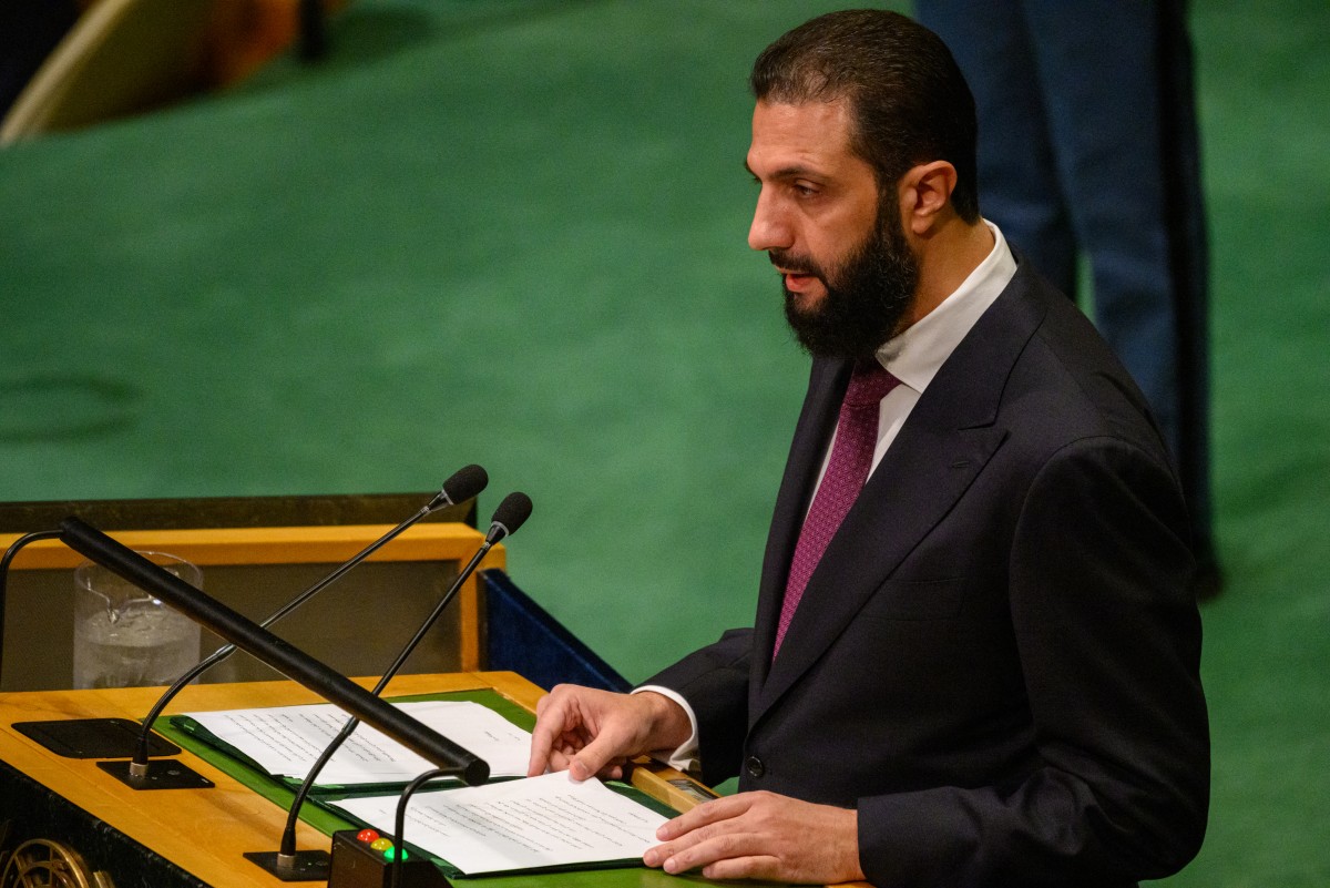 الرئيس السوري أحمد الشرع يلقي كلمته أمام الدورة الـ81 للجمعية العامة للأمم المتحدة في نيويورك، في 23 أيلول/سبتمبر 2026. (أ ف ب)