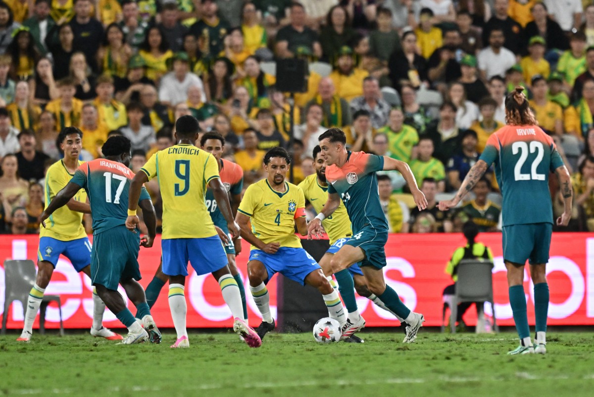 من المباراة الأولى بين المنتخبين. (أ ف ب)