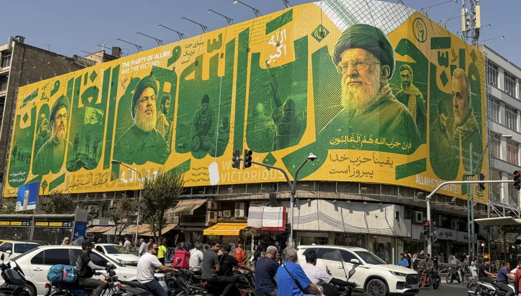 جدارية عملاقة في ساحة طهران 