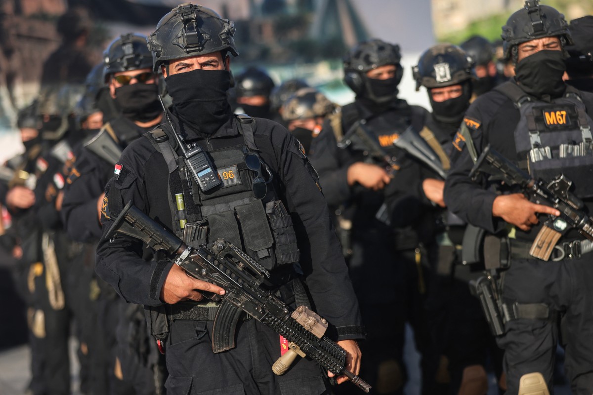 عناصر من القوات الخاصة في الحشد الشعبي خلال احتفال بانسحاب التحالف الذي تقوده الولايات المتحدة، بغداد، 1 تشرين الأول/أكتوبر 2026. (أ ف ب)