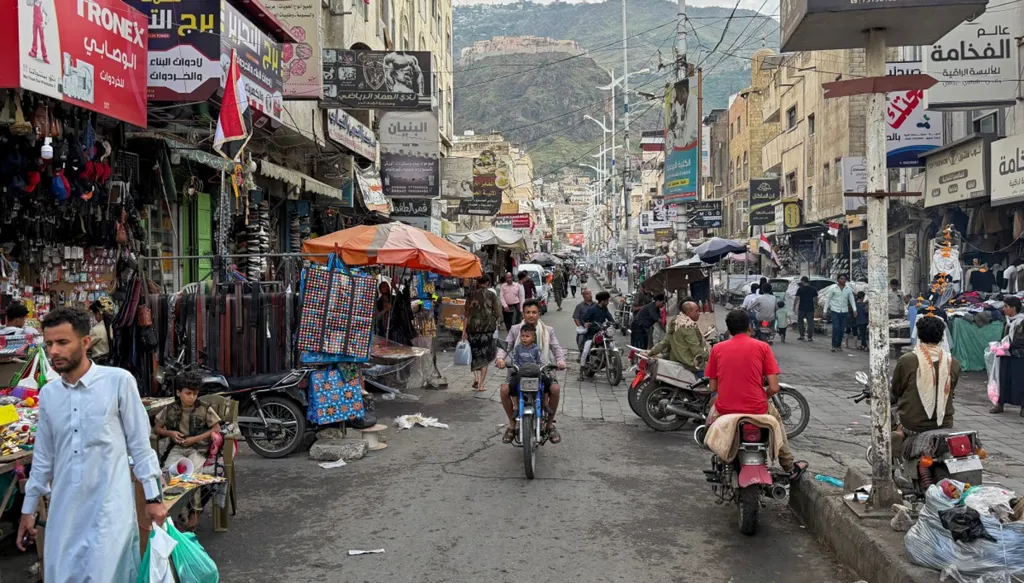 عملية "فجر اليمن" تتقدم في تعز... تصعيد عسكري وتحذيرات صحية