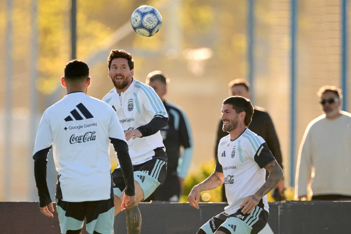 ليونيل ميسي في تمارين منتخب الأرجنتين. (أ ف ب)