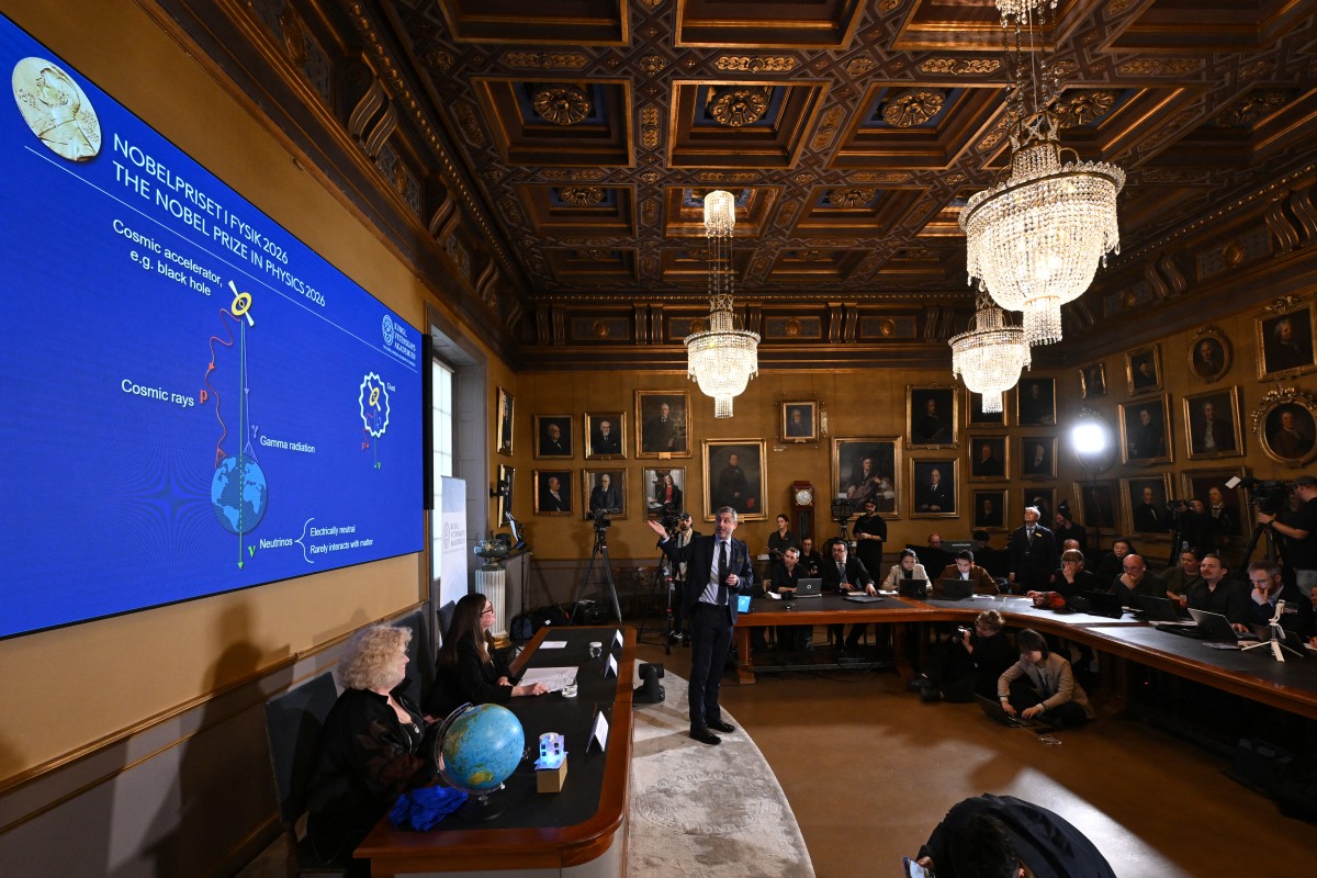  خلال الإعلان عن جائزة نوبل في الفيزياء لعام 2026، الممنوحة للفيزيائي البلجيكي فرانسيس هالزن. (أ ف ب)
