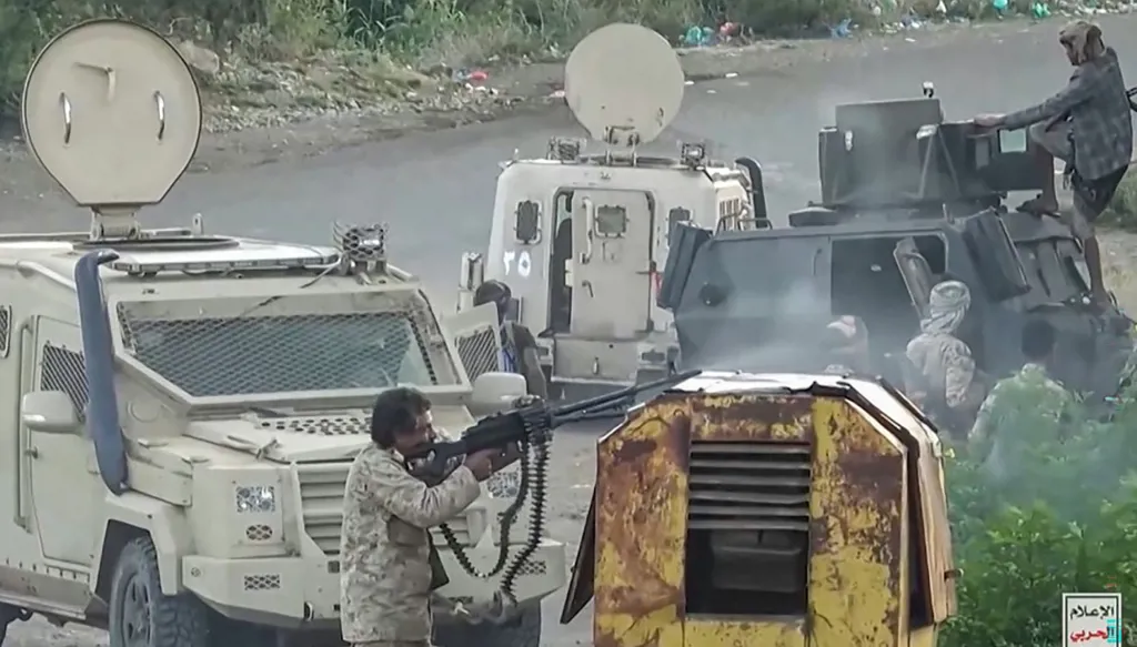 السعودية تعترض هجوماً حوثياً... ومطار الرياض يدعو للتحقّق من الرحلات