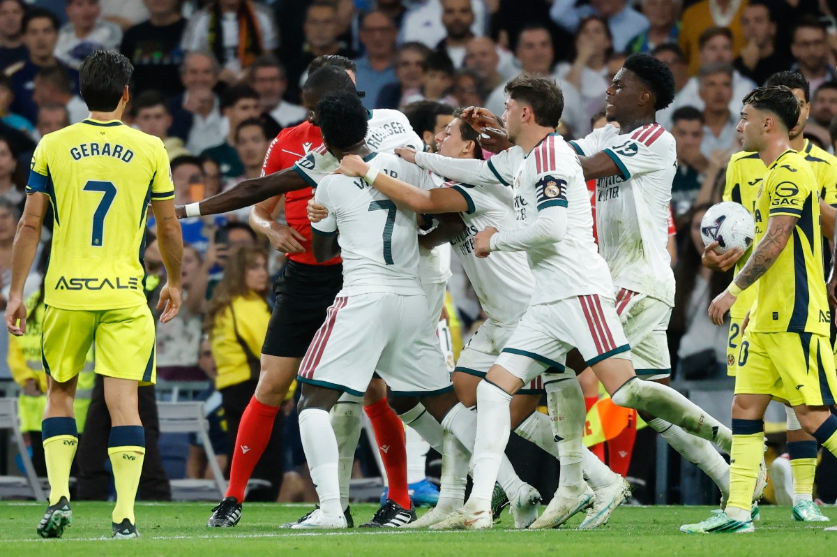 من المباراة المثيرة للجدل بين ريال مدريد وفياريال. (أ ف ب)