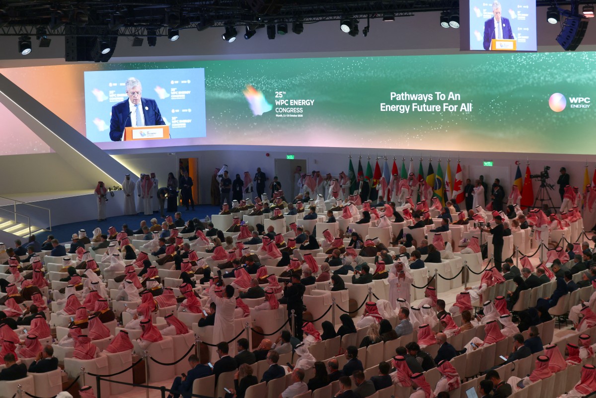 مشاركون في المؤتمر الخامس والعشرين لمجلس البترول العالمي في الرياض، 12 تشرين الأول/أكتوبر 2026. (أ ف ب)