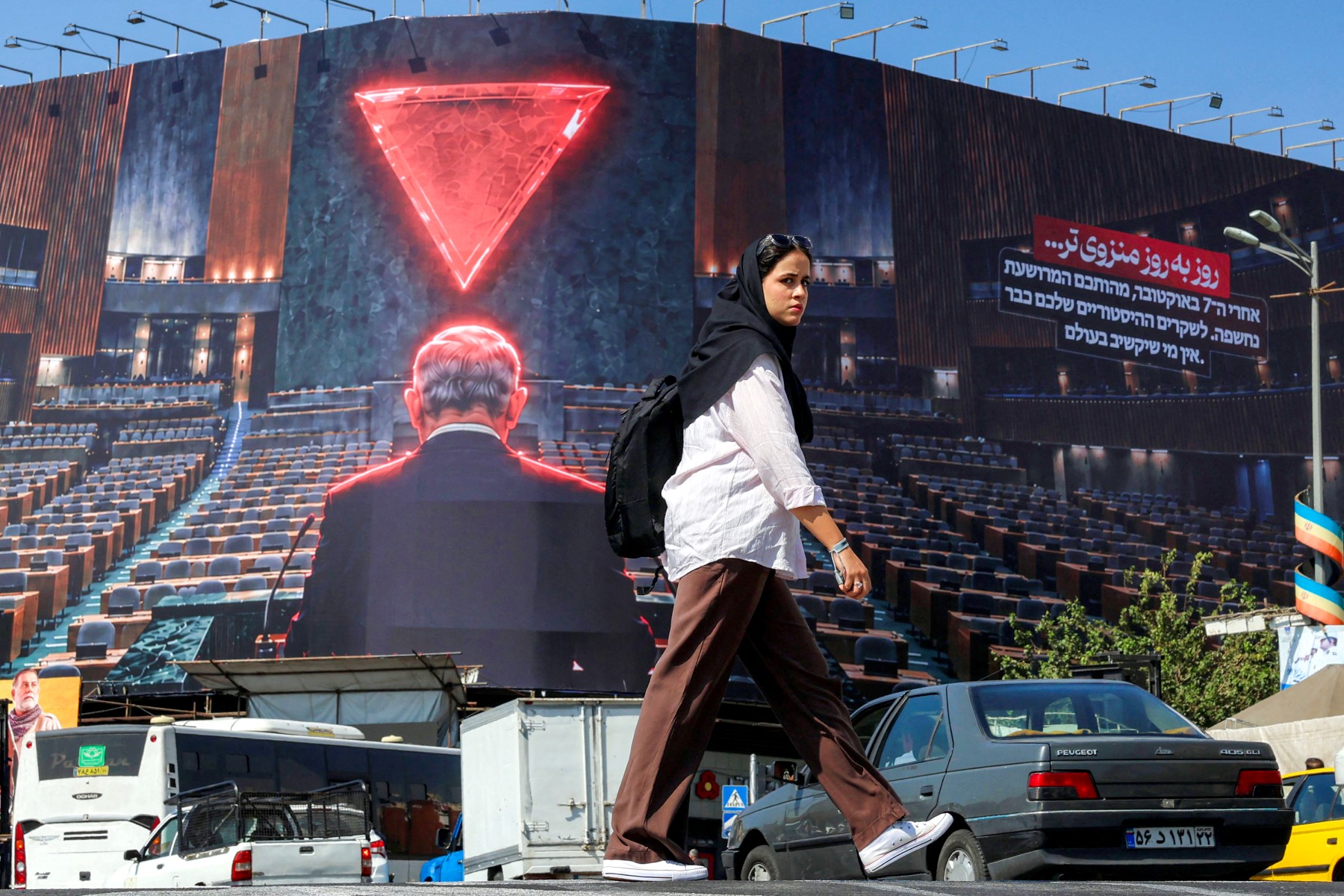 جدارية في طهران. (أ ف ب)