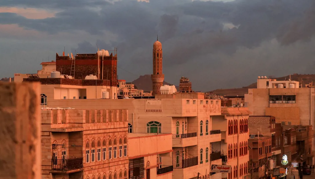 أحد الأحياء في العاصمة اليمنية صنعاء (أ ف ب).