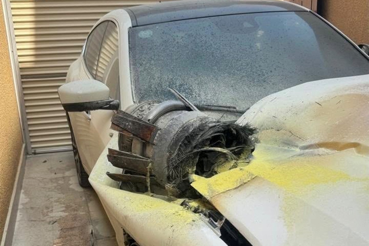 أضرار في السعودية نتيجة اعتراض صواريخ حوثية. (أ ف ب)