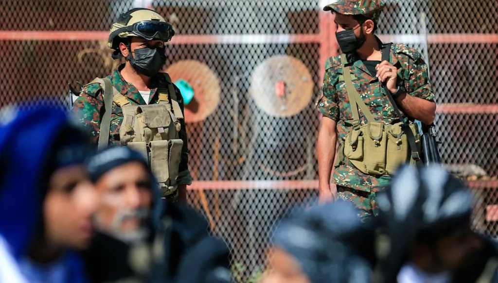 تعز تحت الحصار والرياض تحشد حلفاءها... لمن تميل كفّة الحرب؟