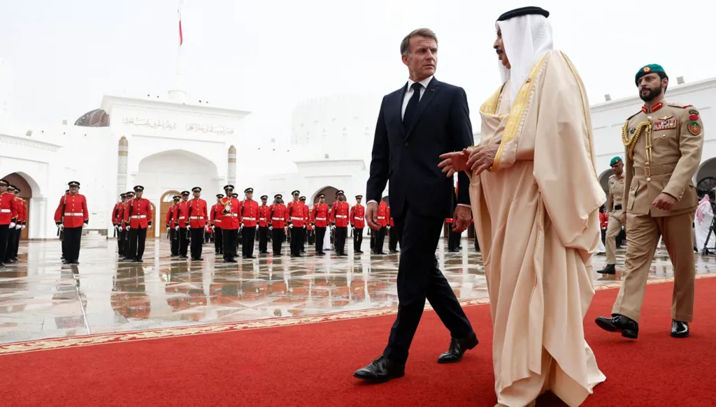 ماكرون في الامارات. (أ ف ب)