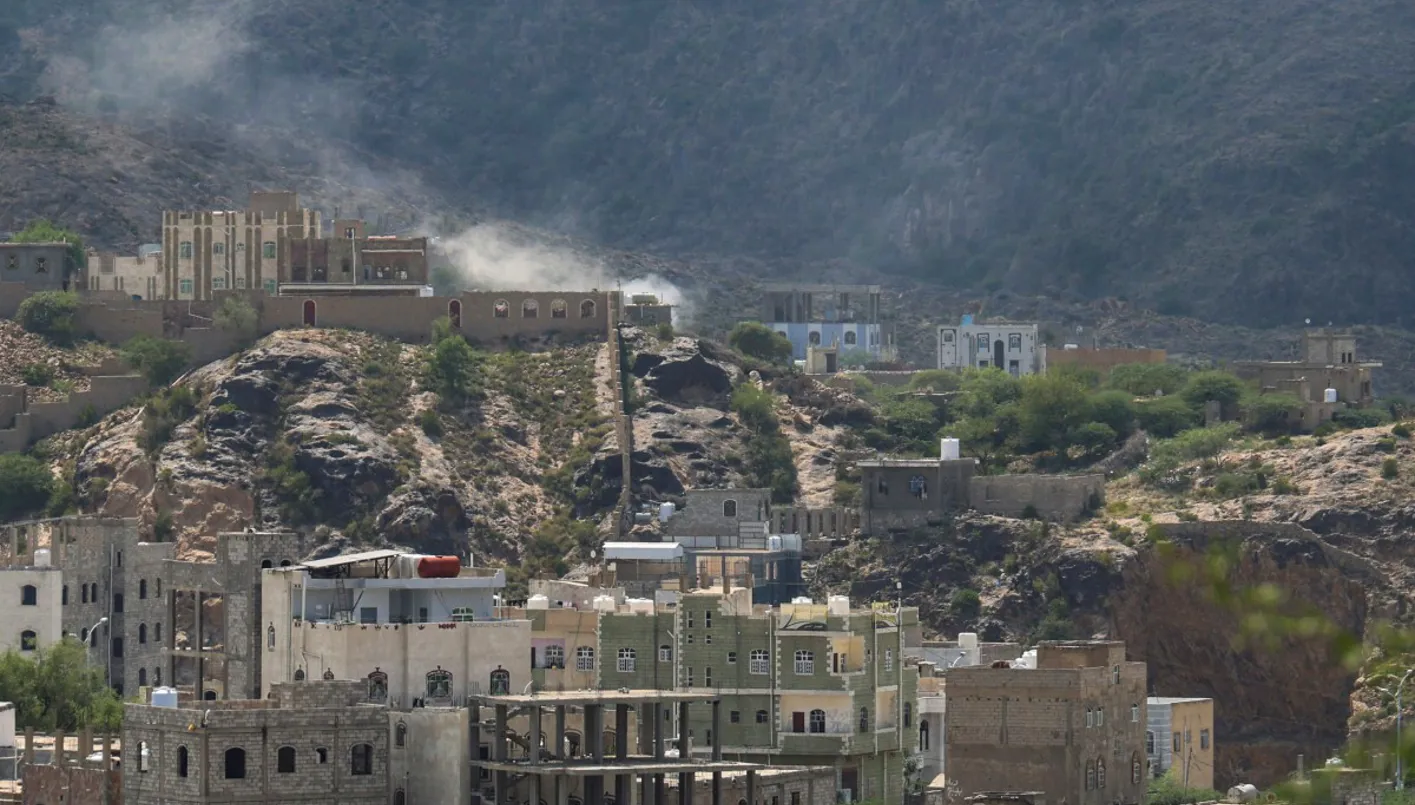 هجوم للحوثيين على مطاري عدن والريان في اليمن