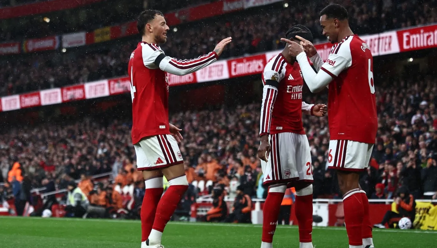Manchester City and Arsenal Lead English Premier League After Aston Villa Win