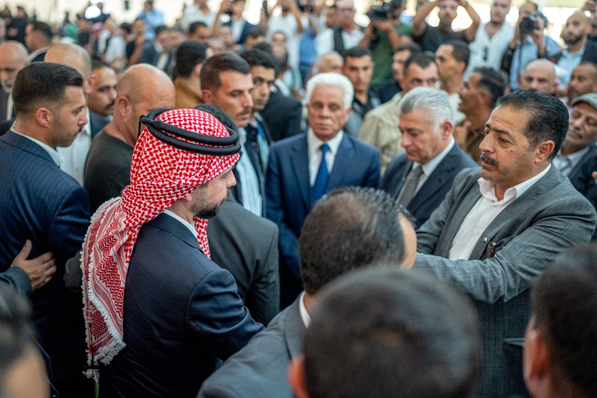ولي العد الأردني معزياً بضحايا الهجوم. (أ ف ب)