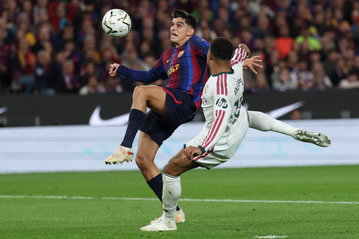 من مباراة برشلونة وريال مدريد. (أ ف ب)