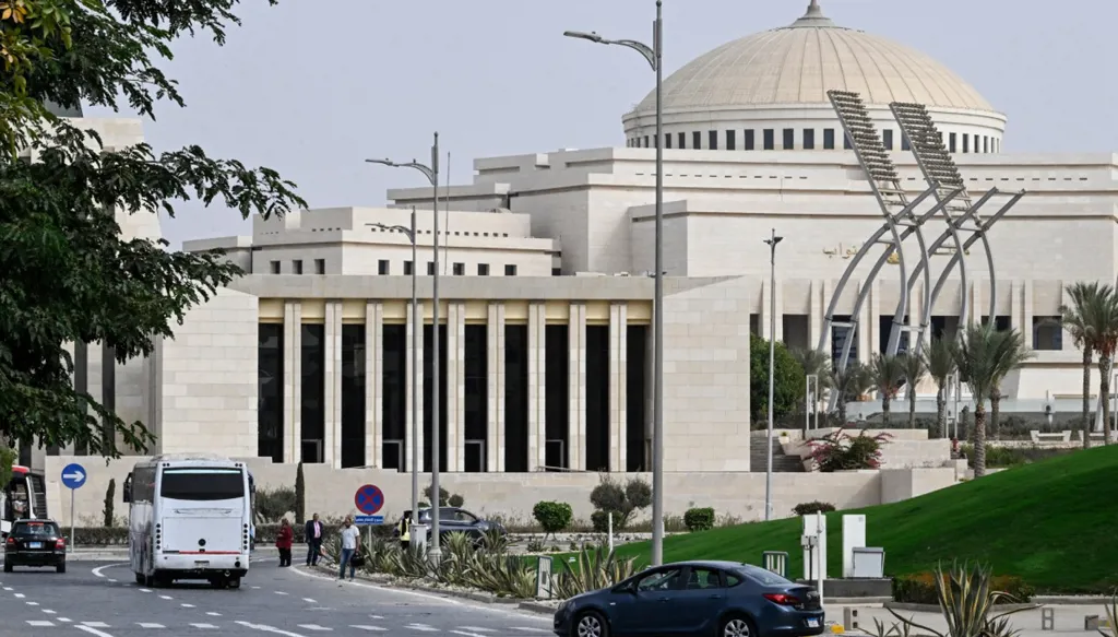البرلمان المصري يفوّض السيسي لدعم السعودية... لماذا تأخر الحسم؟