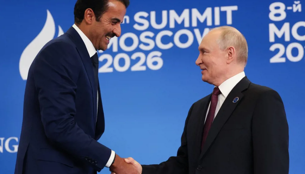 أمير قطر ورئيس إيران ناقشا مستجدات المفاوضات ومضيق هرمز في موسكو