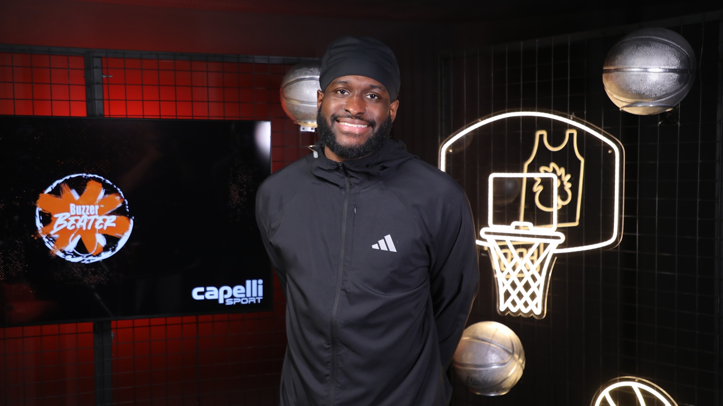 لاعب نادي بيروت فيرست كلوب آي جاي إنغليش خلال برنامج Buzzer Beater. (النهار)