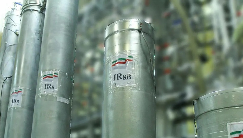 أجهزة طرد مركزي إيرانية لتخصيب اليورانيوم من نوع IR-8 في إيران (وكالات)