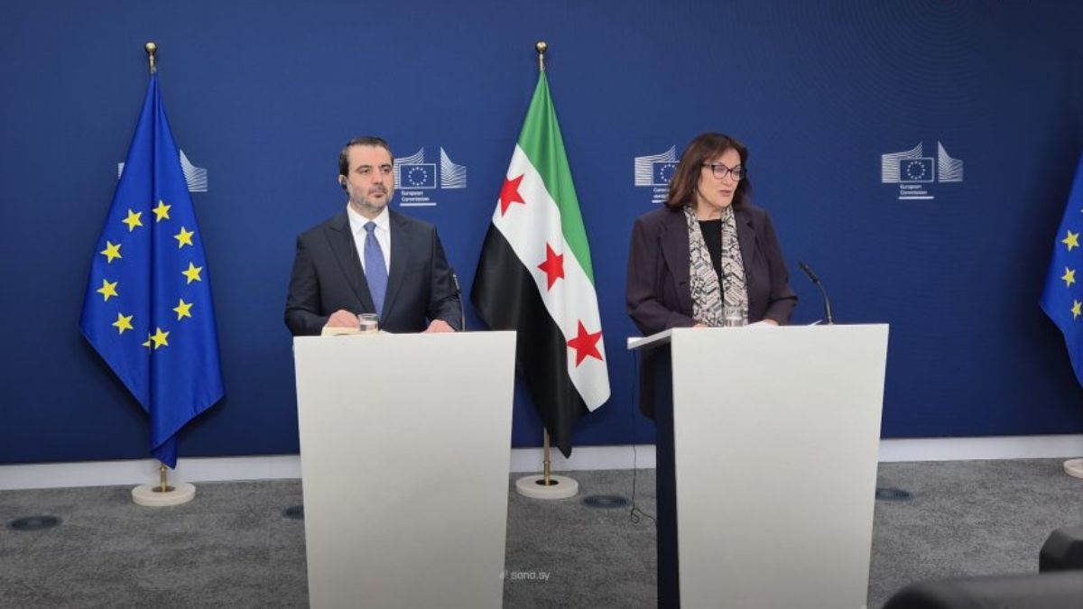 وزير الخارجية السوري أسعد الشيباني يعقد مؤتمراً صحافياً مع مفوضة الاتحاد الأوروبي لشؤون المتوسط دوبرافكا شويتسا. (سانا)