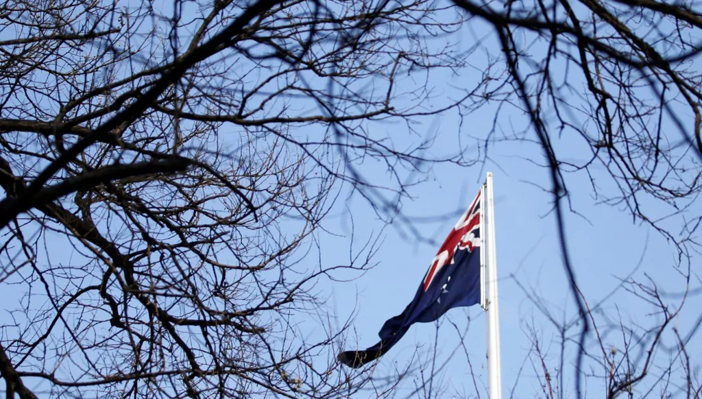 أستراليا تحثّ أسر مسؤوليها في إسرائيل ولبنان على المغادرة