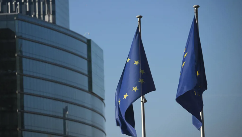 ماكرون: سنراجع العواقب... وميرتس: ضبابية الرسوم الجمركية السمُّ الأكبر