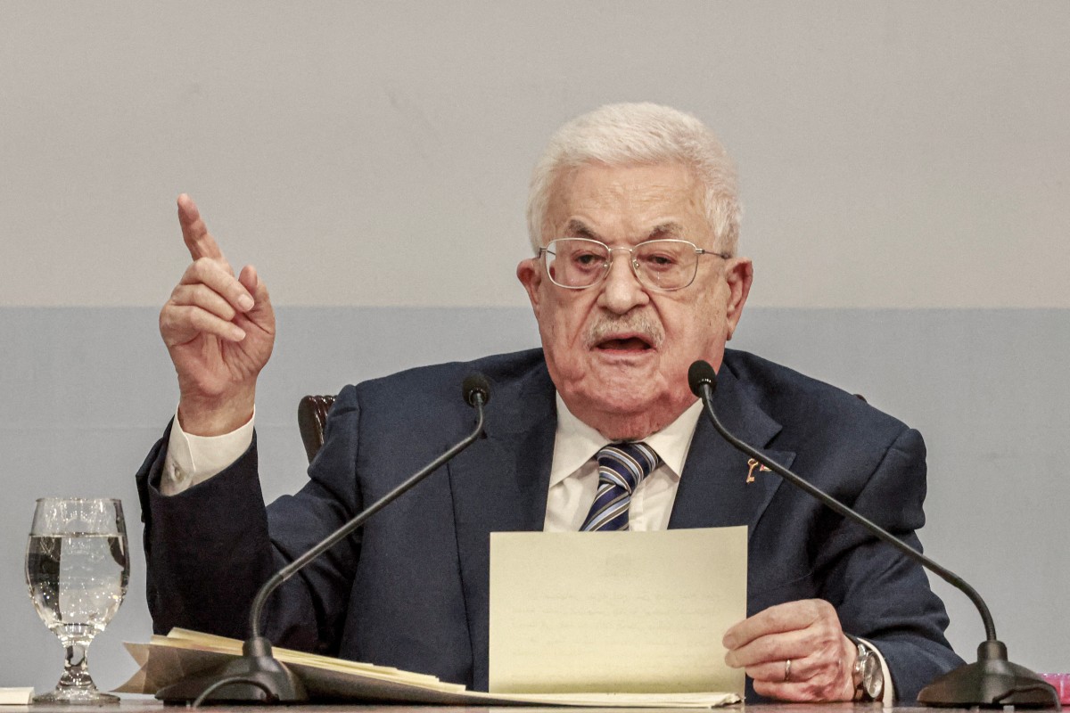ألقى الرئيس الفلسطيني محمود عباس خطاباً خلال المؤتمر الثامن لحركة فتح في مدينة رام الله في 14 أيار/مايو 2026 (أ ف ب)