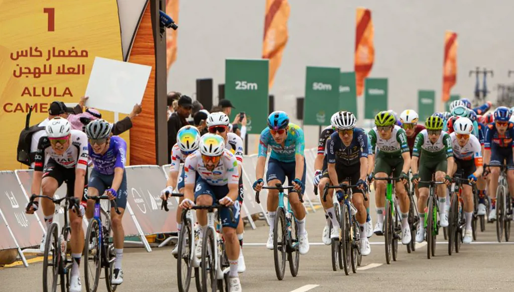 17 فريقاً عالمياً... منافسة قوية في طواف العلا 2026