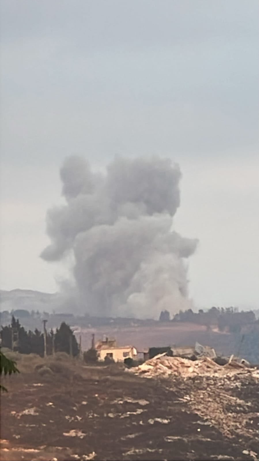 عملية تفجير نفذها الجيش الإسرائيلي في بلدة يحمر الشقيف بقضاء النبطية (صورة متداولة)