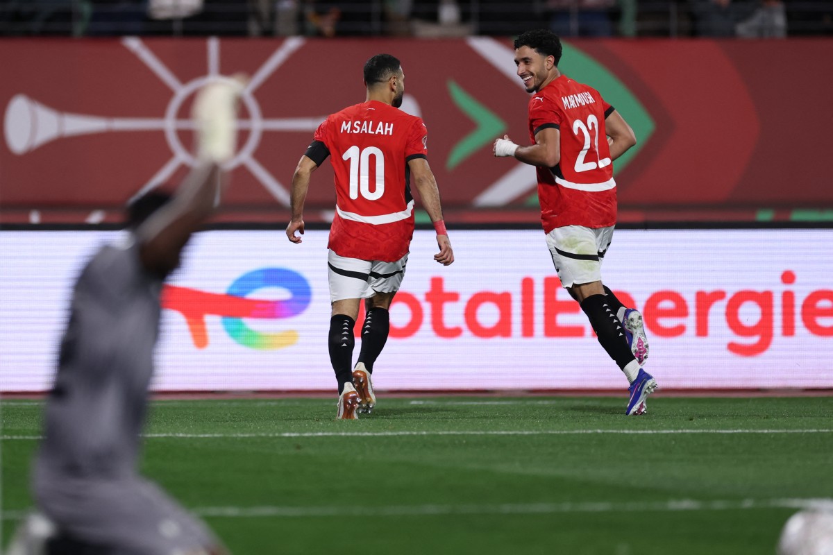 عمر مرموش ومحمد صلاح مع منتخب مصر. (أ ف ب)