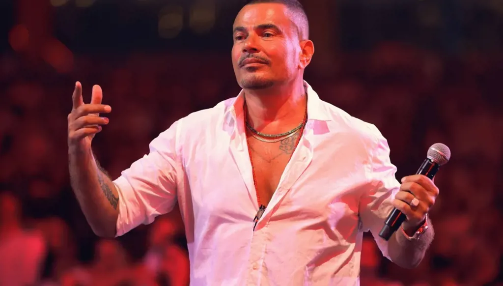 عمرو دياب يراجع كتاب سيرته الذاتية مع إبراهيم عيسى