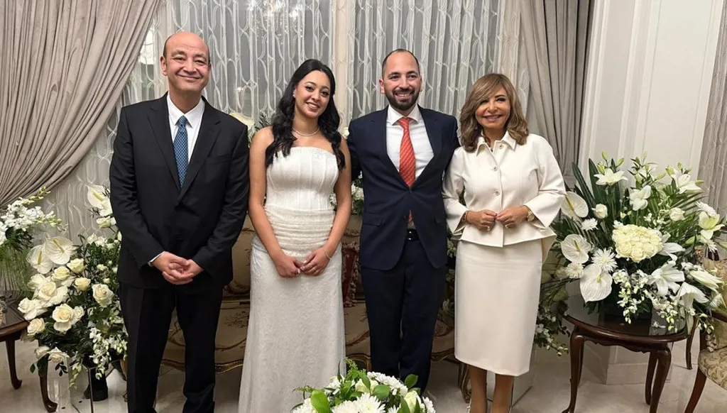 بعد شائعة الانفصال... عمرو أديب ولميس الحديدي يظهران معاً في خطوبة نجلهما