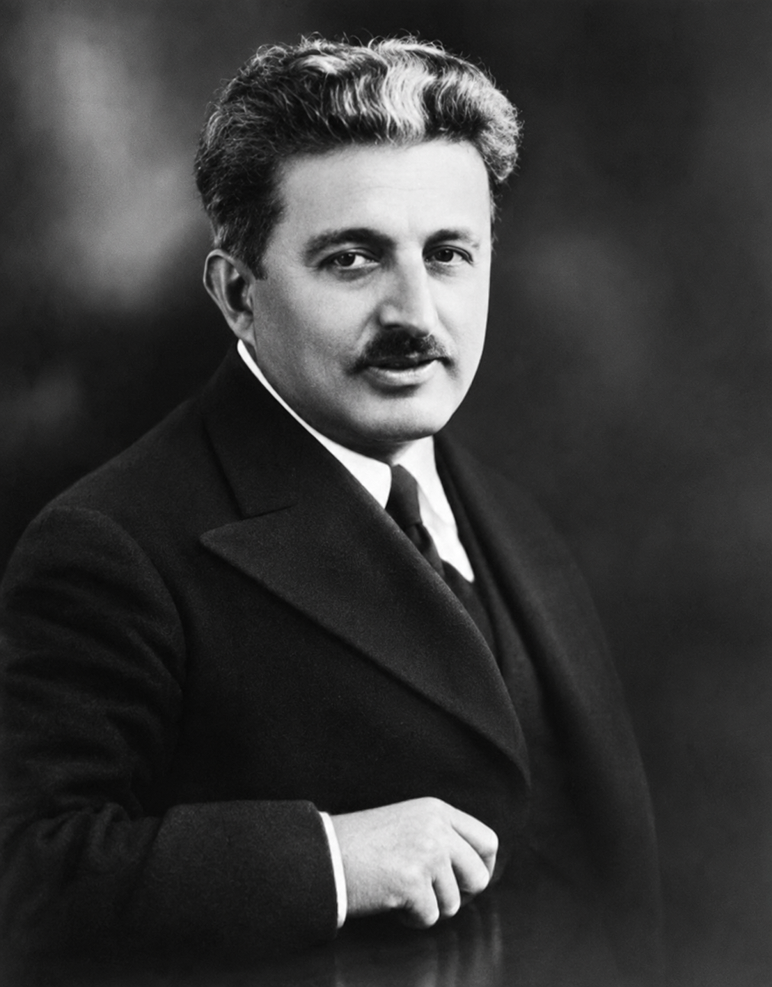 أمين الريحاني (1876 - 1940).