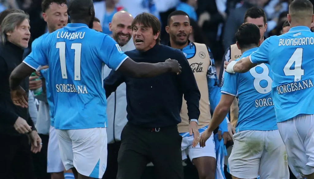 كونتي: سعادة نابولي ينقصها لقب الدوري الإيطالي