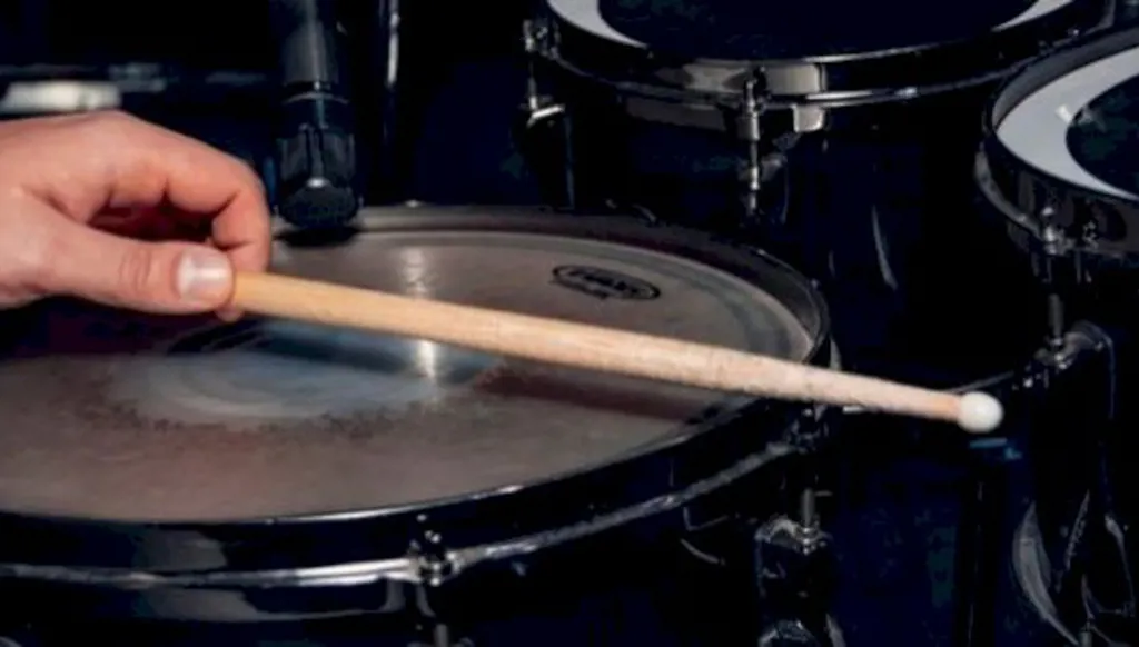 طبلة مصنوعة من النفايات تطرب قصر لانكستر هاوس في لندن